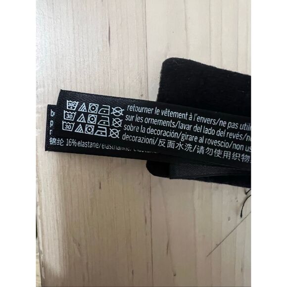 Victoria's Secret Pink Sport Bra M Ultimate Lightly Lined Black Back Closure - Picture 12 of 14